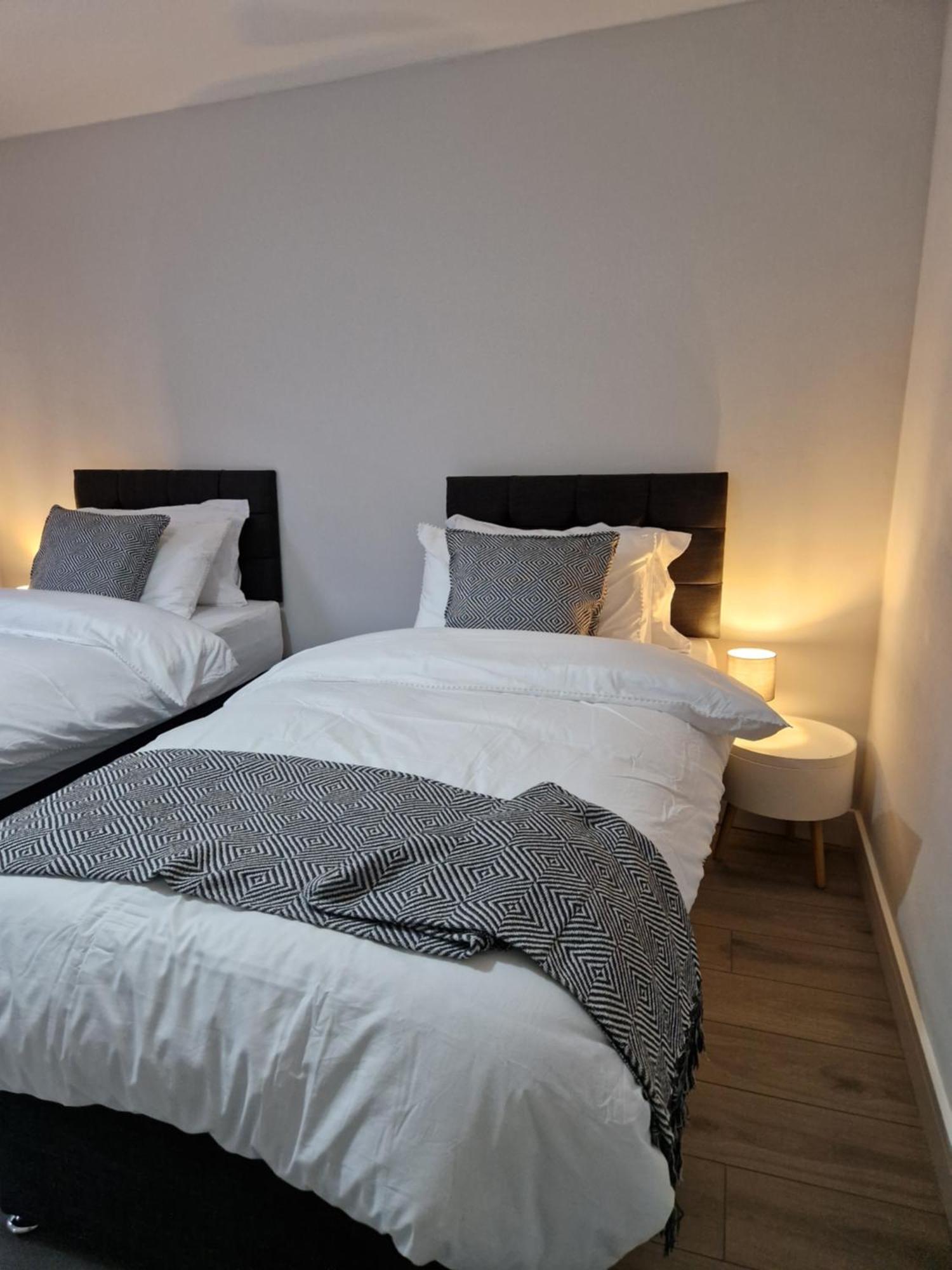 Stylish 2 Bed Home- Short Walk To Tottenham Stadium/Stations Лондон Екстер'єр фото