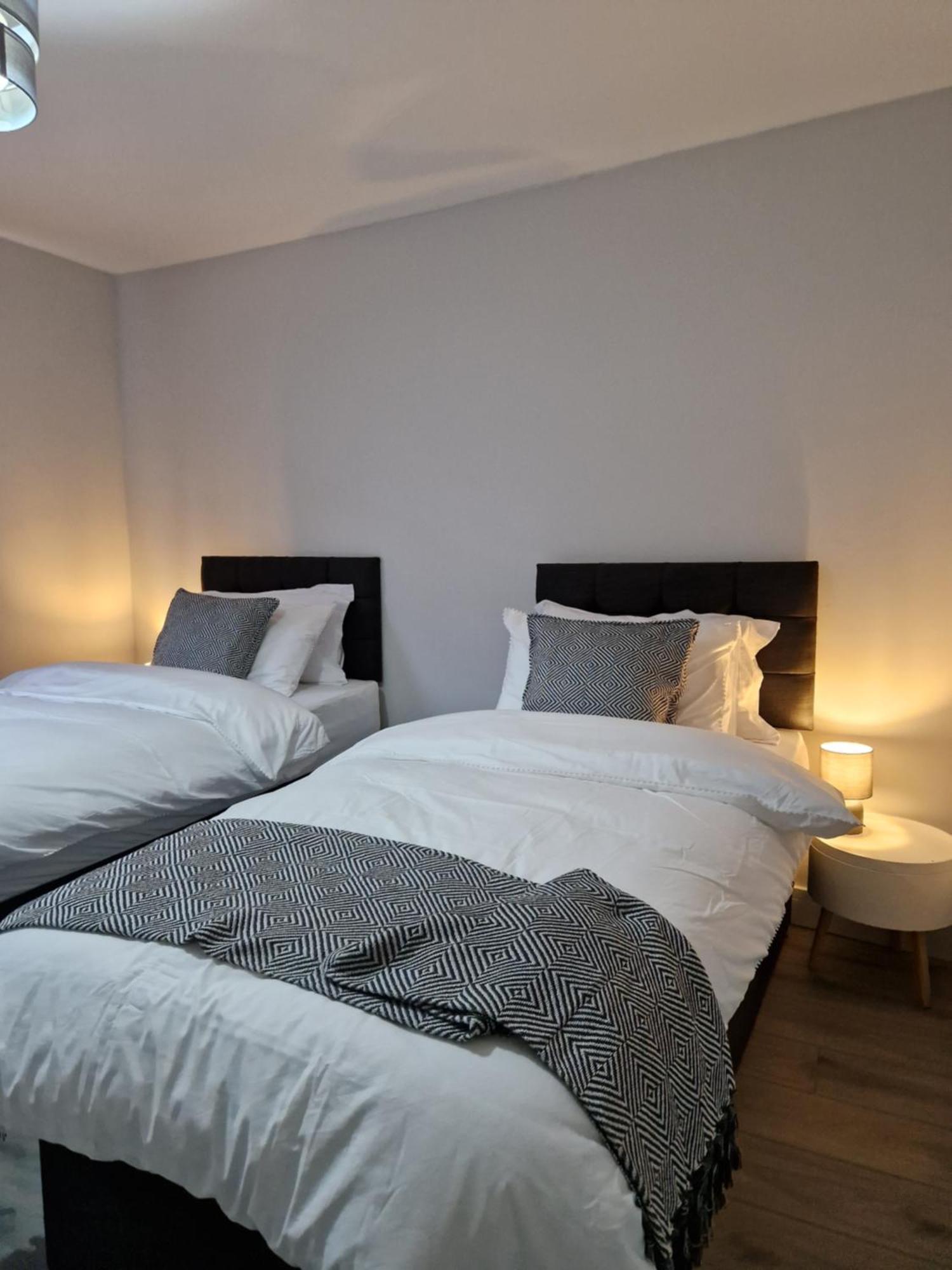 Stylish 2 Bed Home- Short Walk To Tottenham Stadium/Stations Лондон Екстер'єр фото
