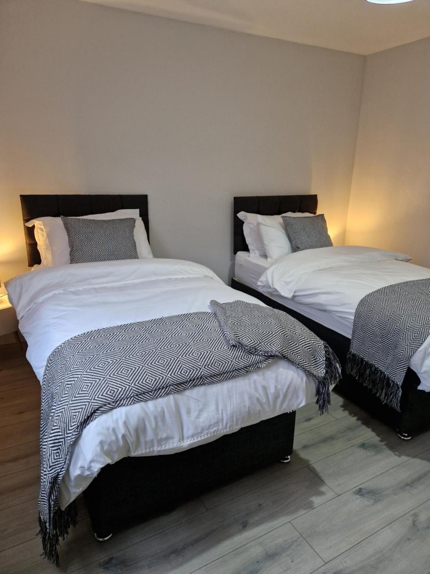 Stylish 2 Bed Home- Short Walk To Tottenham Stadium/Stations Лондон Екстер'єр фото