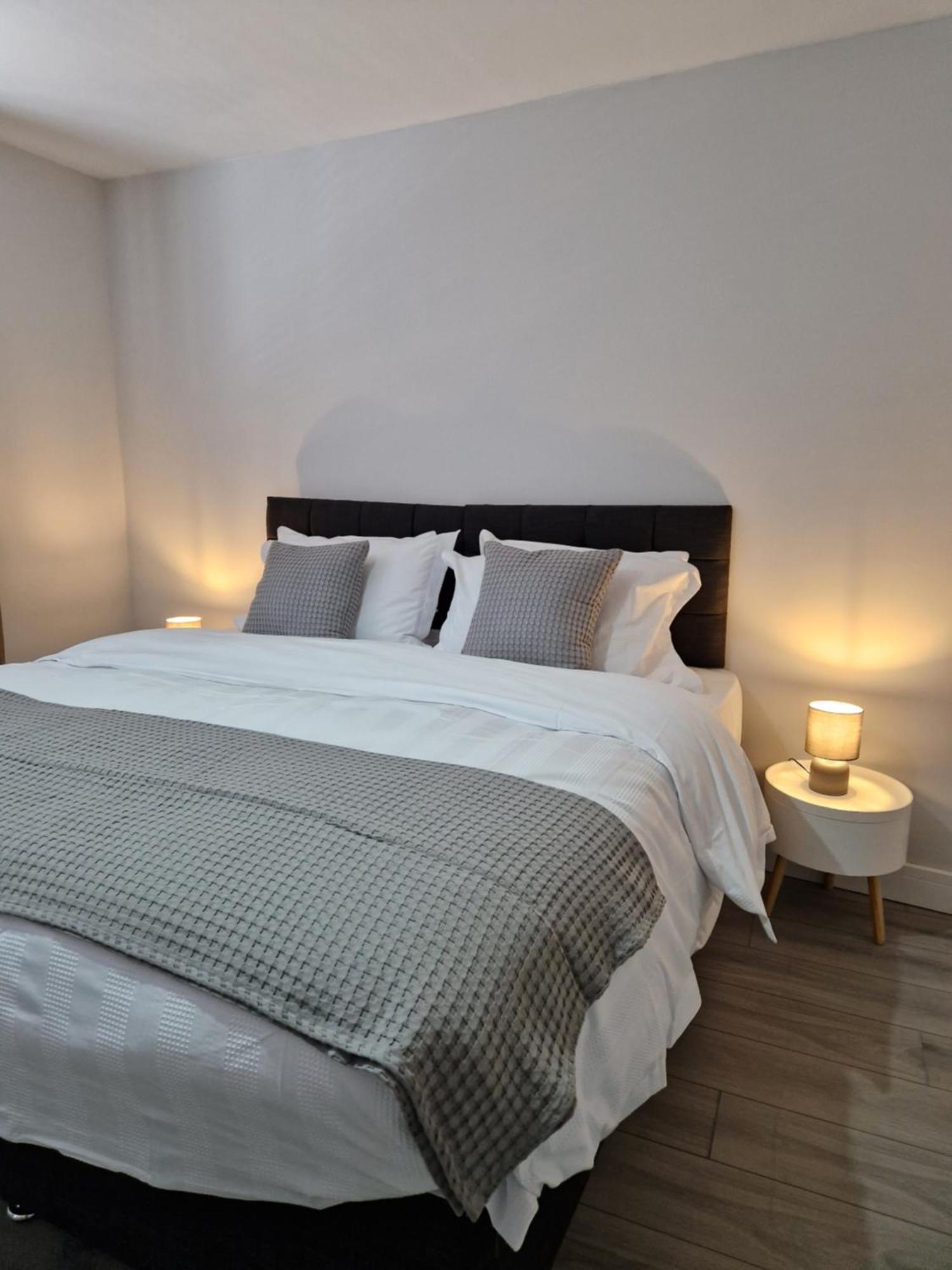 Stylish 2 Bed Home- Short Walk To Tottenham Stadium/Stations Лондон Екстер'єр фото