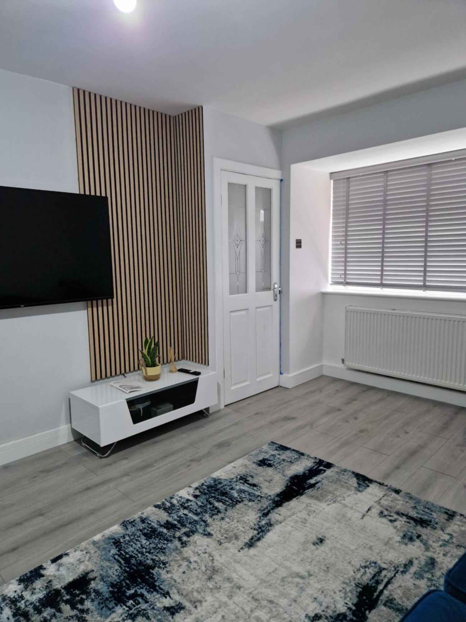 Stylish 2 Bed Home- Short Walk To Tottenham Stadium/Stations Лондон Екстер'єр фото